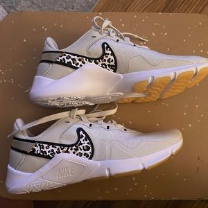 New Nike youth 5 never worn too small